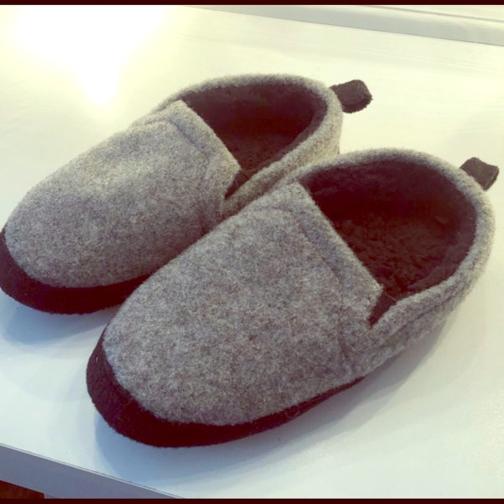 Faux fur boys slippers